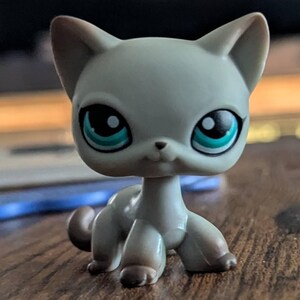 Little Pet Shop Used LPS #391 Shorthair Cat Figure | Gray Blue