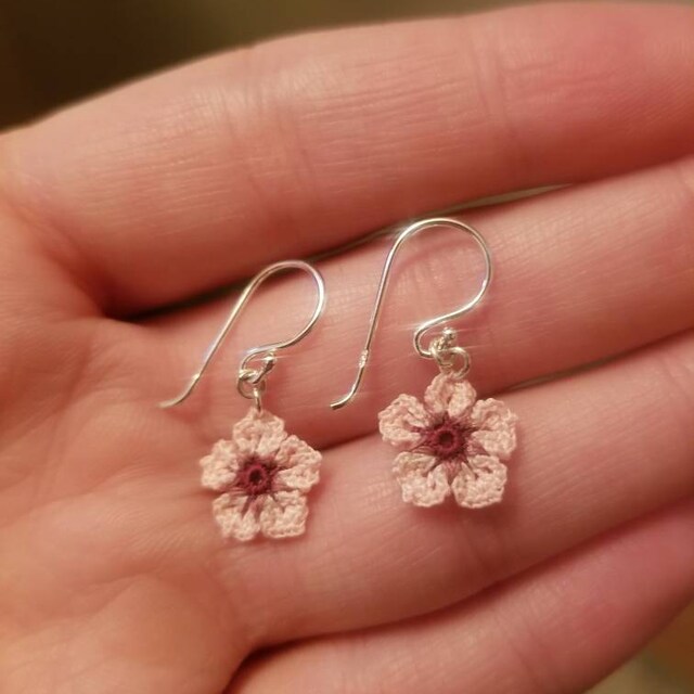 [MERRYMOTIVE] 韓国☆Cream flower drop earring Flower Earrings | REVOLVE
