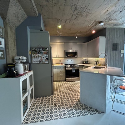 Herringbone Sheet Vinyl Flooring in Medium Wood Parquet Design for