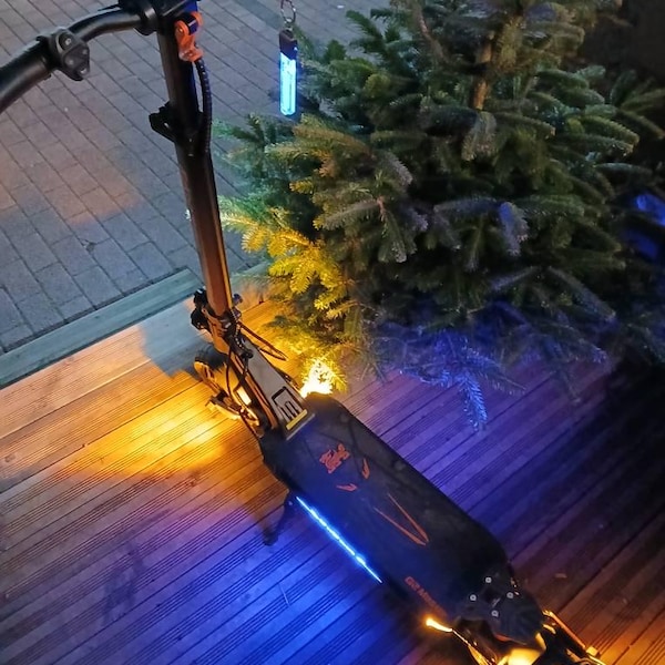 Futuristic Cyber LED Keychain | Different Designs - Circuit Board ...