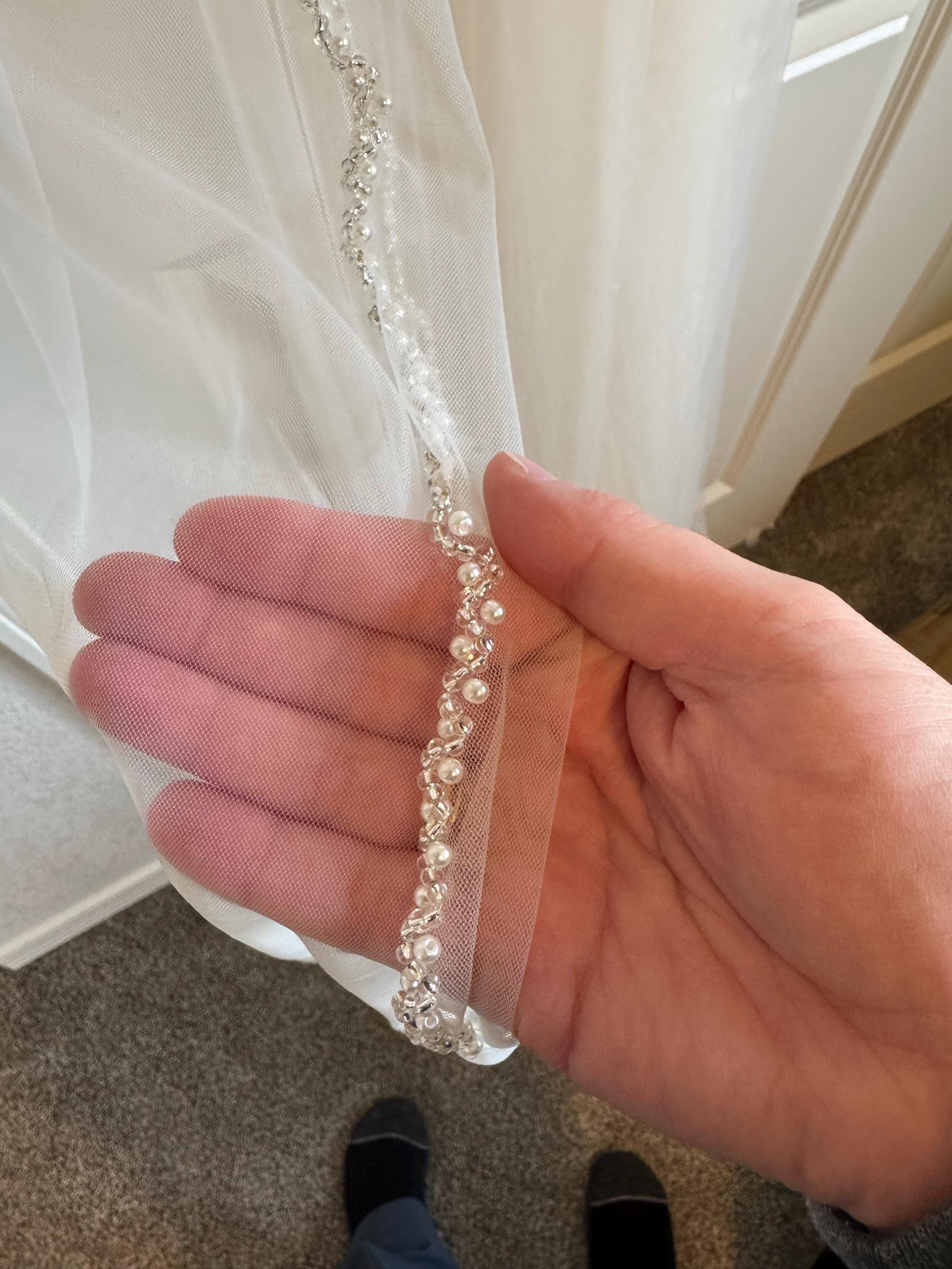 1 Tier Beaded Edge Veil, Scalloped Edge Veil, Elegant Fingertip Veil, Chapel Wedding Veil, White Ivory Beaded Bridal Veil