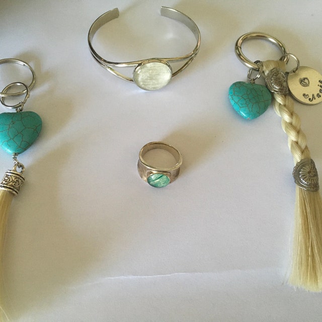 Custom horse hair memorials & jewelry by EquineKeepsakesLTD