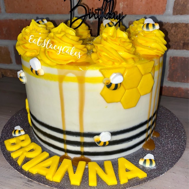 Sprinkle Deco®Set of 12 Bumble Bees 1inch Edible Sugar Cake & Cupcake  Decoration Toppers with 12 Exclusive Thank You Stickers
