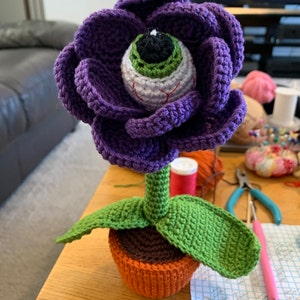 Crochet PATTERN Halloween Eye Flower Amigurumi Creepy Plant - Etsy