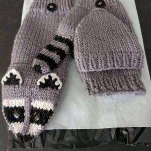 Raccoons Mitten. Knitted Mitts With Raccoon. Convertible  display picture 3
