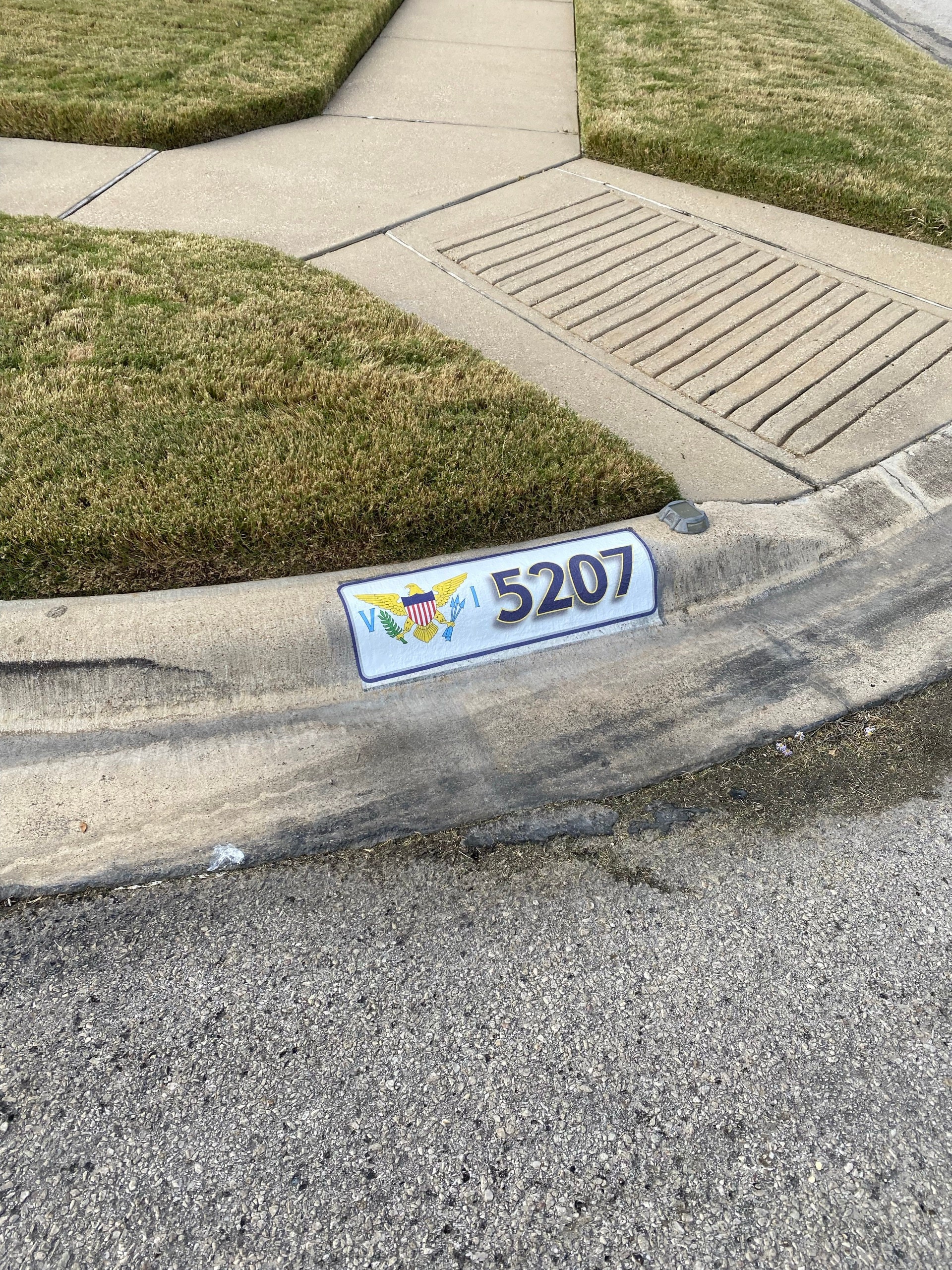 Design Your Own - Curb Decos (26&quot;X9&quot;)