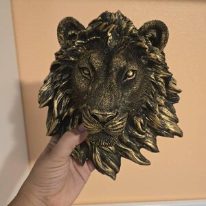 金のライオンヘッドの壁飾り：古代スタイルの動物彫刻 - Etsy 日本