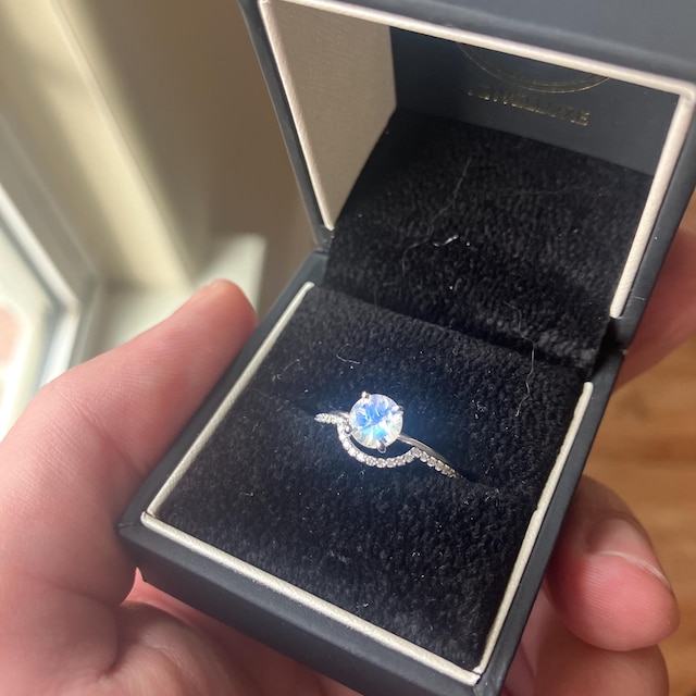 Pandora Solitaire Blue Sparkling Crown Solitaire Ring Trucking