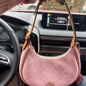 Cinthia added a photo of their purchase