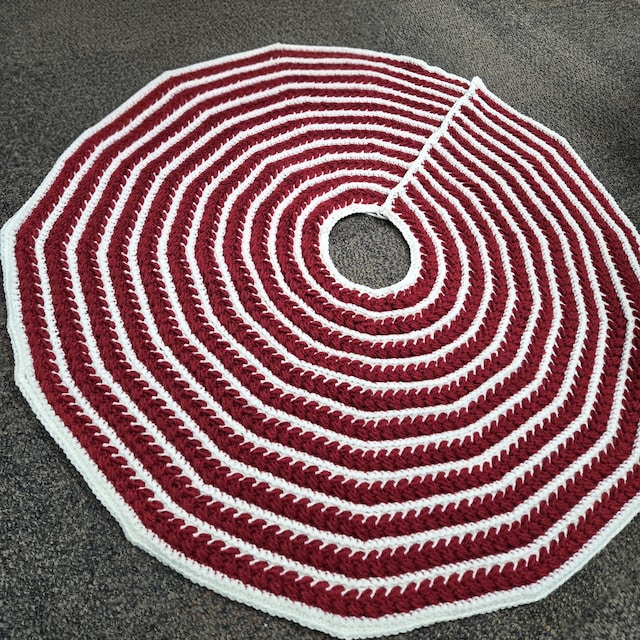 A customer's finished Wheat Stitch Tree Skirt Crochet Pattern + Video
