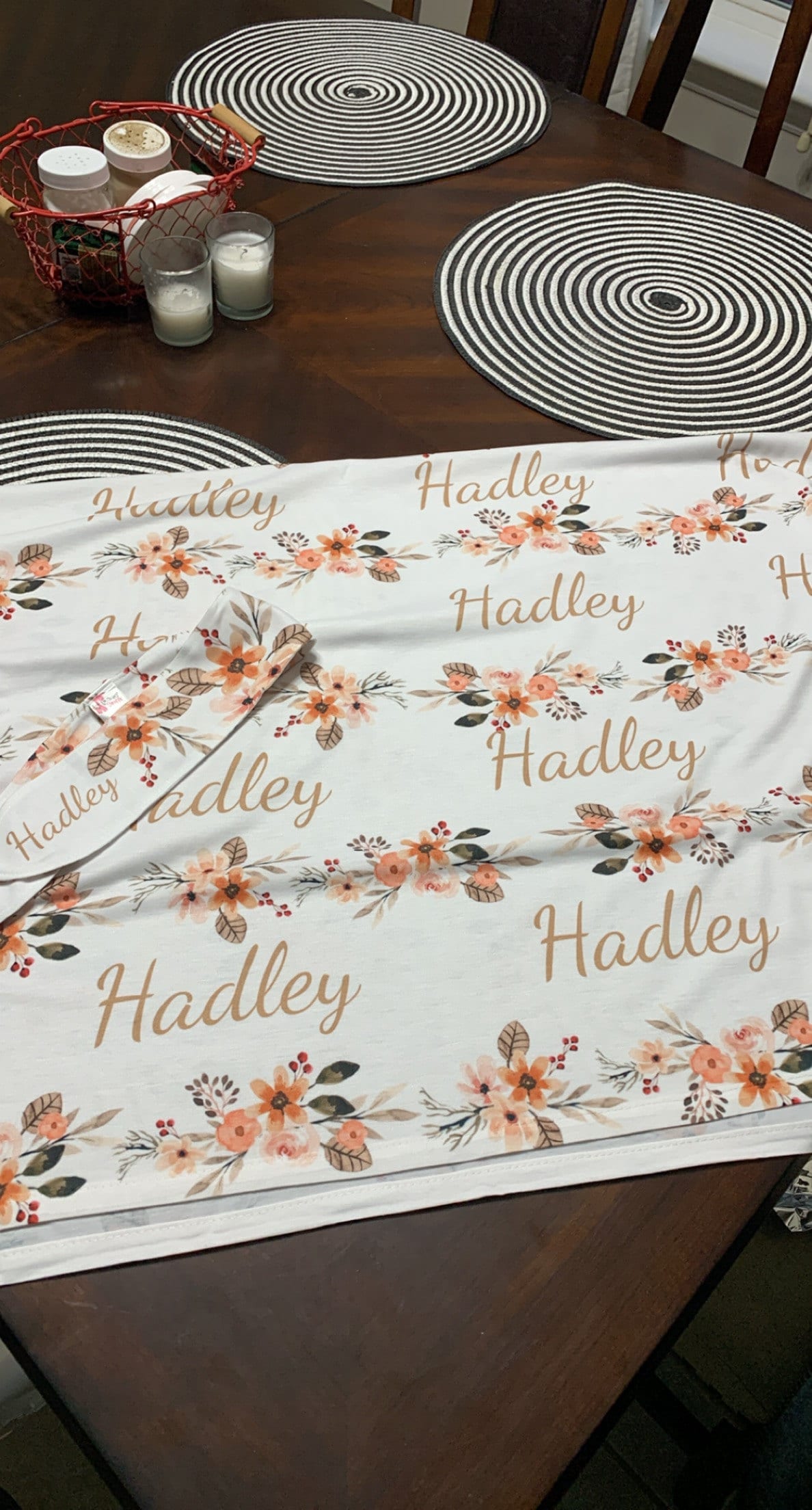 PERSONALISIERTE Wickeldecke mit Pfirsich-Blumenmuster für Neugeborene, Mädchen, Coming-Home-Outfit, Name, Babydecke, Babyparty-Geschenk, Krankenhaus-Foto-Outfit