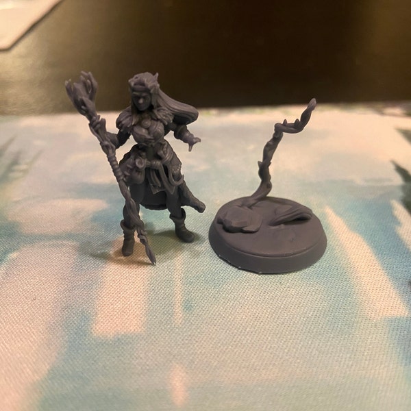 Miniatura Druido Femmina Della Foresta – Galaad Miniatures Per D&D E Giochi Di Ruolo 🧙‍♀️🍃 - Foto 3