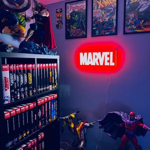 マーベルロゴ LED ライトボックス | 3D プリントの男の隠れ家