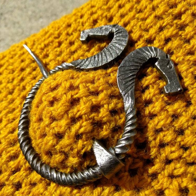 QIHOO Vintage Viking Norse medieval Brooch Clasp Cloak Pin (gold 2
