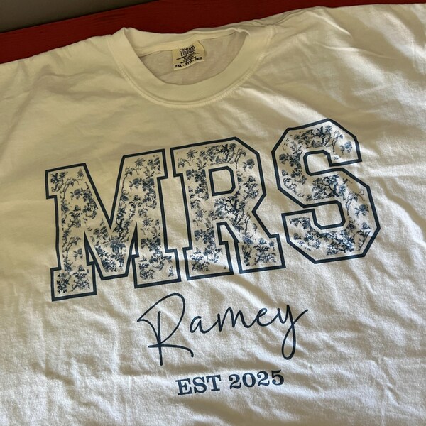 Custom Mrs Shirt Personalized Mrs Last Name Custom Colors T-shirt ...