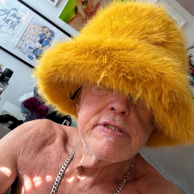 Golden Marigold Faux Fur Hat – Luxury Fluffy Winter Bucket  display picture 3