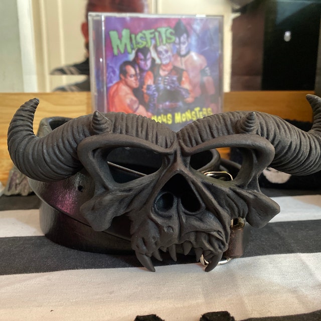 Danzig buckle top