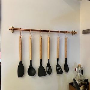Estante De Pared Industrial Para Ollas Y Utensilios | Barra Colgante De Tubo Galvanizado 24 Pulgadas - Color Bronce Rojo, LINKPIPES
