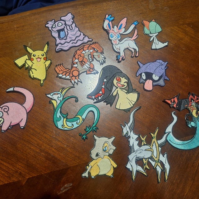 ピカチュウアイロンワッペン - ポケモン刺繍アップリケ、ジャケット