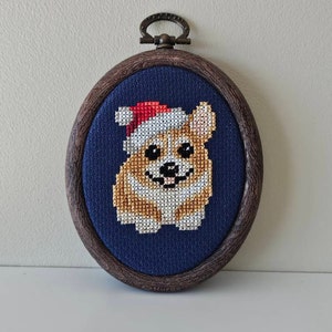 サンタの帽子をかぶったコーギーのクロスステッチPDF - クリスマス刺繍