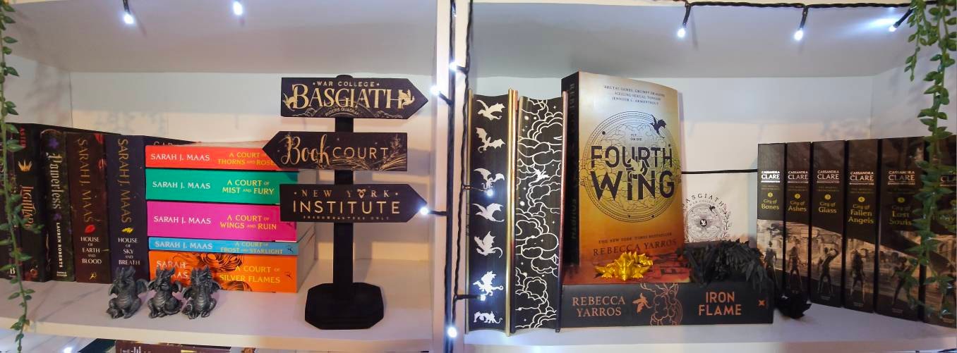Standing Wooden Signposts, laser engraved, literary places inspired by literature: ACOMAF, Six of Crows, Nevernight...