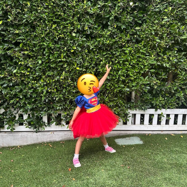 Supergirl kostuum voor meisjes. Volgende dag geleverd
