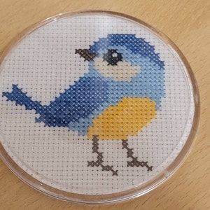 ミニクロスステッチパターン。小鳥。クロスステッチチャート。鳥