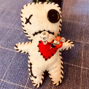 Bambola voodoo di 25 cm per 8,30