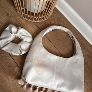 Ela added a photo of their purchase