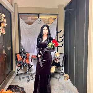 MORTICIA ADDAMS DRESS. V Neck Black Velvet Dress With Long Sleeve. Witch  Halloween Cosplay Costume for Adult. Floor Length Evening Gown. - Etsy