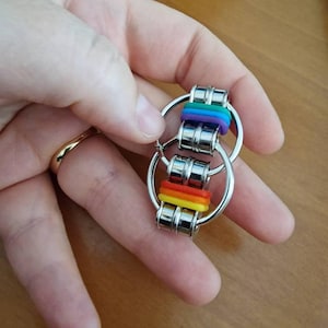 Think Link ™  Fidget Toy for adults children (multiple colors), Quiet Sensory Toy