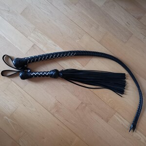 Frusta a coda singola in pelle doppio colore / frusta BDSM con