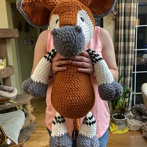 あみぐるみ オカピ ハンドメイド オカピ、オカピのぬいぐるみ、かぎ針編みのオカピ、オカピのかぎ針編み