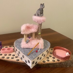 ミニチュア犬または猫用フードとボウル。ドールハウスアクセサリー。1