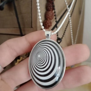 【Vintage】Silver Spiral Necklace Twilight Zone Spiral Necklace - Swirling Hypnotic Vortex Silver