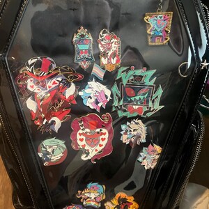 ハズビン ホテル - Vox & Valentino エナメル ピンバッジ - Etsy 日本