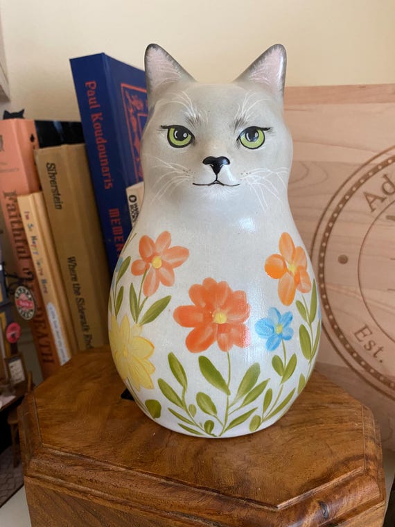 Handmade ceramic pet memorial urn for a sweet girl — 5 star Etsy review by Andrea, Farbe Ceramics