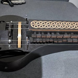マイセン 宮廷の楽隊 ハーディ・ガーディ奏者 １級品 マイヤー造形 ハーディガーディ、合板製フラワーオブライフ中世弦楽器 - Etsy 日本