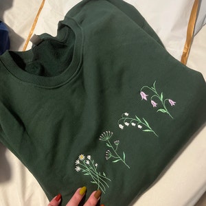 Cute Wildflowers Embroidered Crewneck-dark Green Daisy Sweatshirt ...