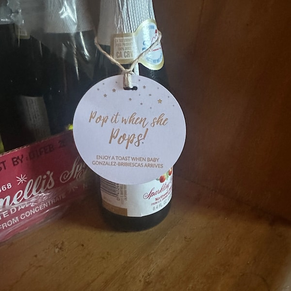 50 Etichette Per Bottiglie Baby Shower “Pop It When She Pops” – Cartoncino Con Frase, Per Mini Bottiglie Di Champagne E Vino