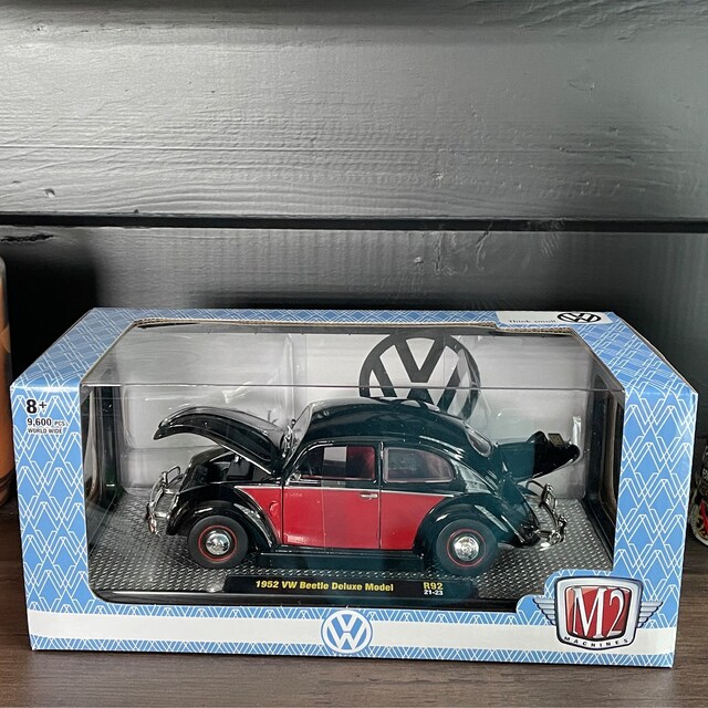 1952 Volkswagen Beetle Deluxe Model 1/24 Scale Diecast Model