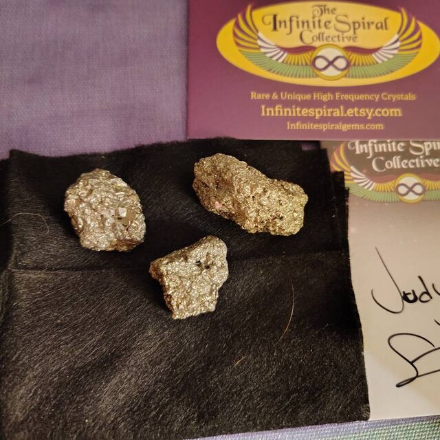 黄鉄鉱クリスタル - 黄鉄鉱石 - 愚者の金の原石 - 黄鉄鉱クリスタル