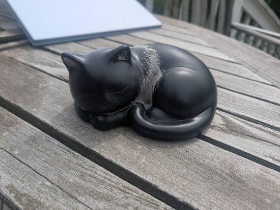 Custom pet urn made with visible care for a fur son — 5 star Etsy review by Cora, Farbe Ceramics