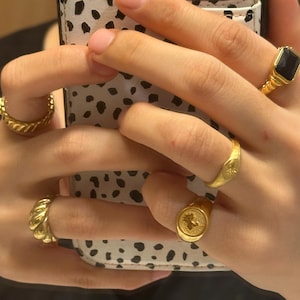 Custom Gold Signet Ring with Birth Flower and Sunflower, Personalized Pinky Ring for Women Floral Jewelry