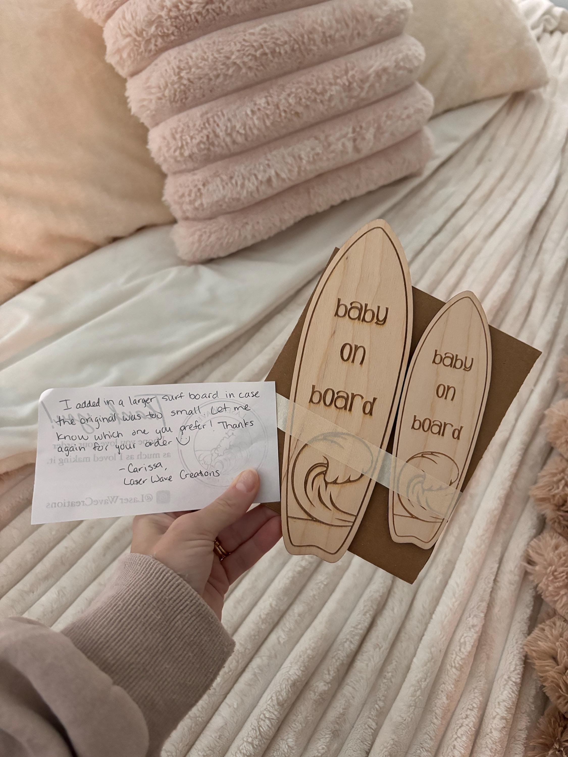Baby an Bord, Schwangerschaftsanzeige, Surf-Baby-Ankündigung, Surfbrett-Kinderzimmer, Strand-Kinderzimmer, Strand-Baby-Ankündigung, Schwangerschaftsschild