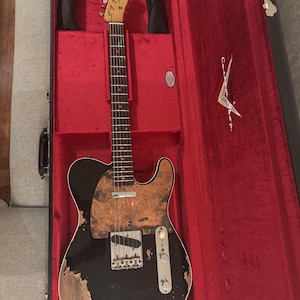 FLEOR Plaque arrière de pickguard SSS 11 trous avec caches de remplacement pour guitare STcaster, noir/blanc/noir FLEOR Plaque arrière de pickguard SSS 11 trous avec caches de remplacement pour guitare STcaster, noir/blanc/noir