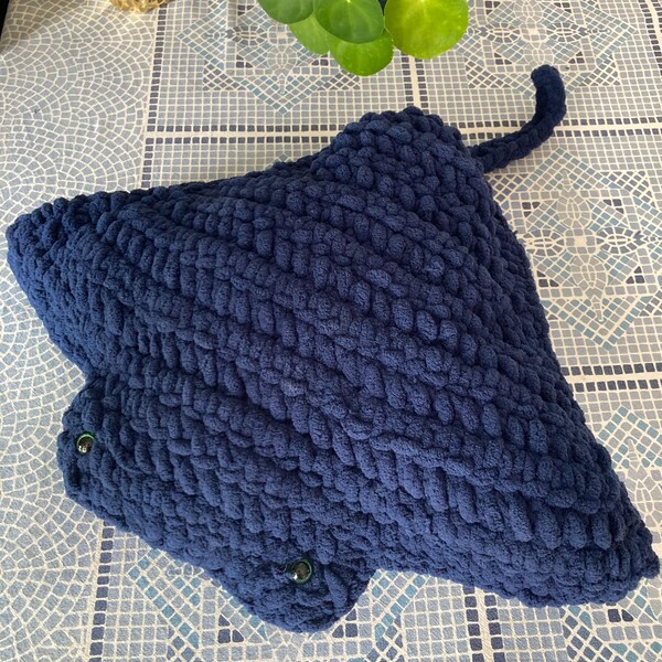 Ergonomic Crochet Hook Set 22 Sizes 0 5mm to 10mm for Crafting and