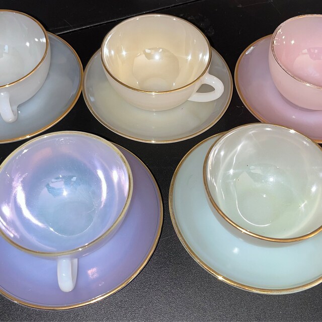 ARCOPAL Arlequin vintage, Retro Arcopal Set France années 60. Pastel Opalescent French Arcopal Arlequin Tasses et soucoupes - Canada