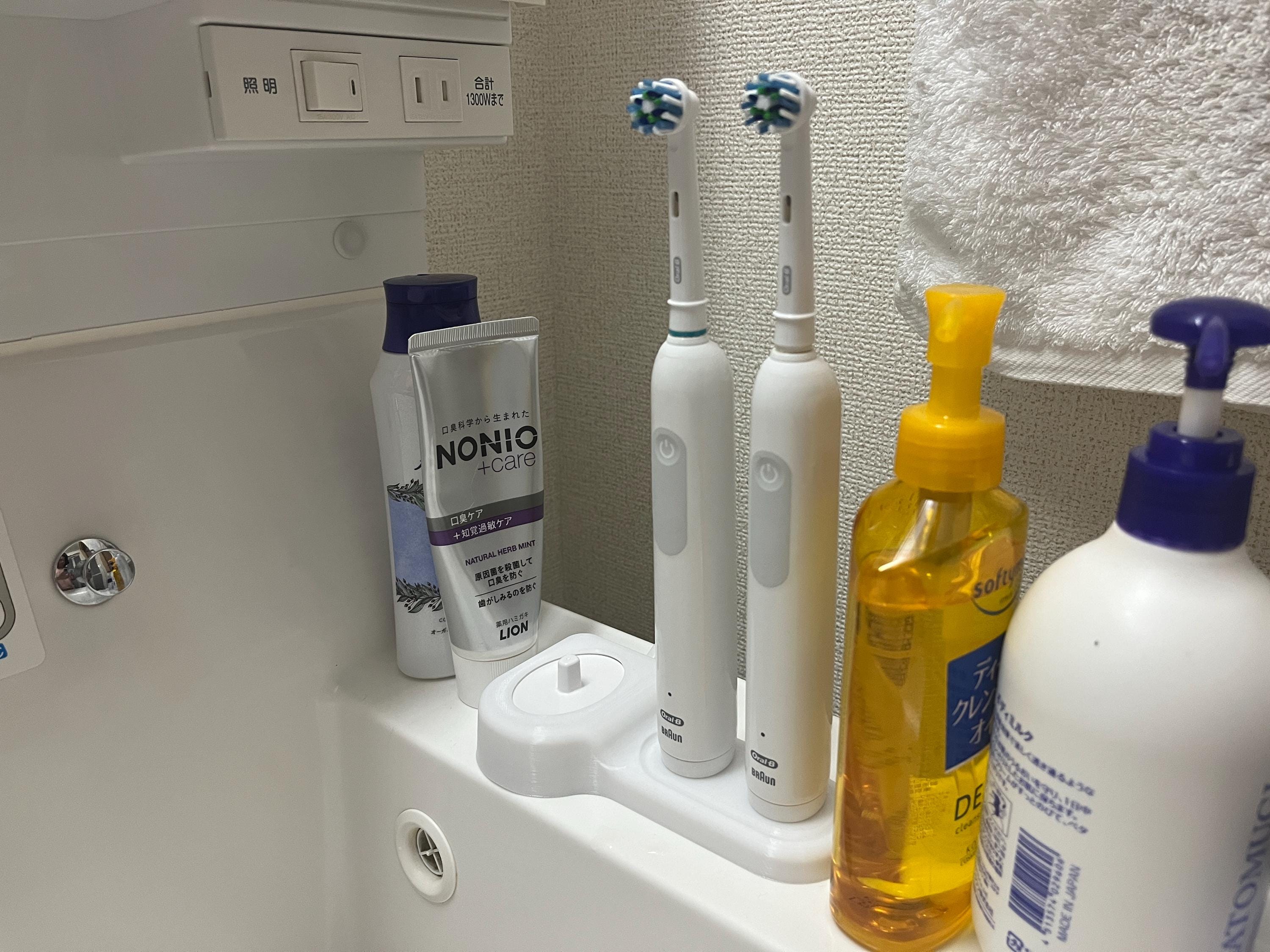 Oral-B Electric Toothbrush Stand, Family Toothbrush Docking Station, Holds 2-5 Toothbrushes, Dental Care Organizer for Apartments and Dorms
