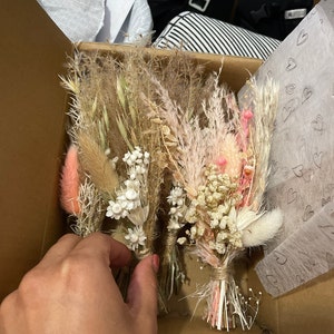 Mini bouquet di fiori secchi / composizione di piccole bottiglie di latte /  decorazione da tavolo / regalo per cassetta delle lettere / pampa /  Boutonniere / fiori per torta BOHO -  Italia